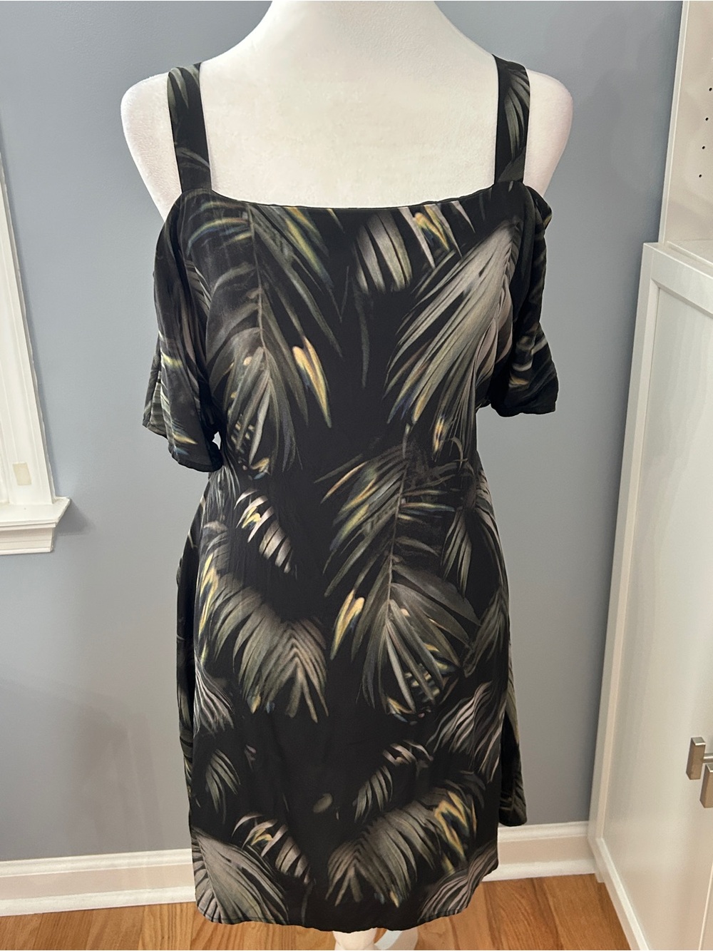 AllSaints Rae Neluwa 100% Silk Cold Shoulder Dress Medium Black Tropical Palm